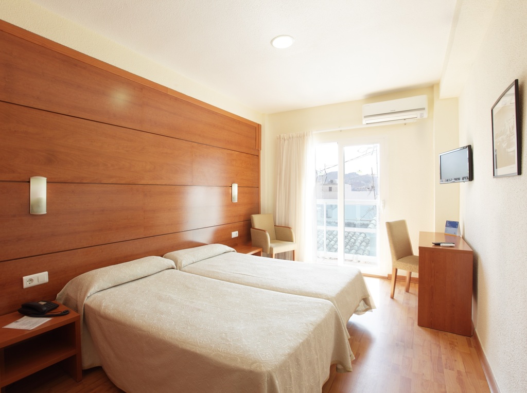 Habitación exterior con balcón